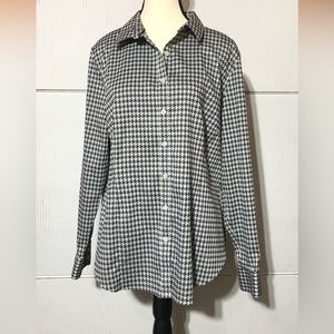 Closet clearout 3-29 Chico’s ladies size 3 ( us 16)button up blouse. Ican is